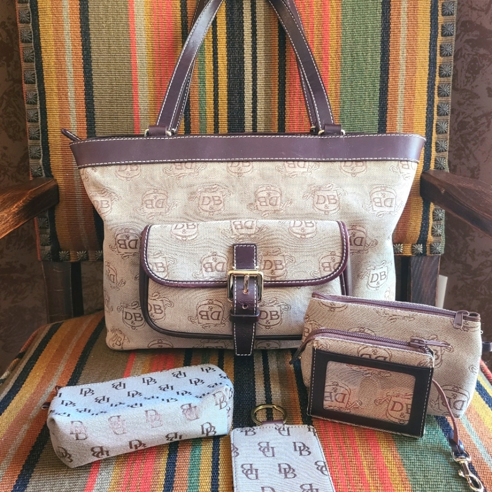 Dooney & Bourke Satchel Bag with Accessories Like New!!!